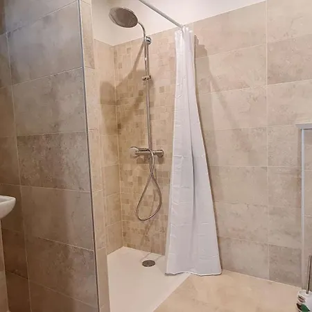 Magnifique Avec Piscine Chauffee Au Centre Du Village Сен-Мартен-де-Ре