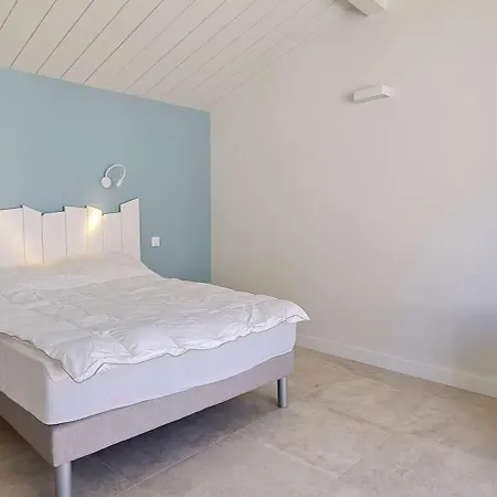 Magnifique Avec Piscine Chauffee Au Centre Du Village Villa *