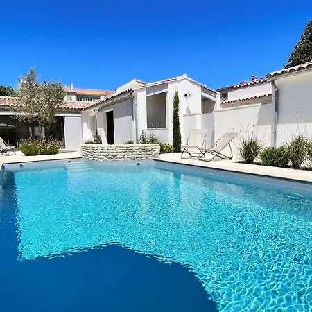 Magnifique Avec Piscine Chauffee Au Centre Du Village