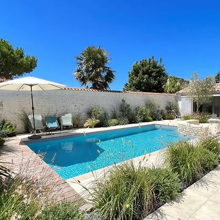 Magnifique Avec Piscine Chauffee Au Centre Du Village *