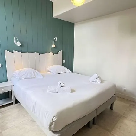 Magnifique Avec Piscine Chauffee Au Centre Du Village