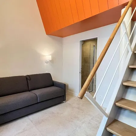 Magnifique Avec Piscine Chauffee Au Centre Du Village