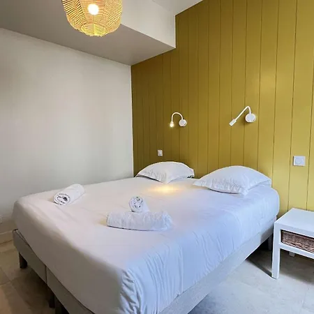 Magnifique Avec Piscine Chauffee Au Centre Du Village Villa