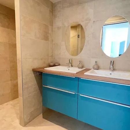 Magnifique Avec Piscine Chauffee Au Centre Du Village *