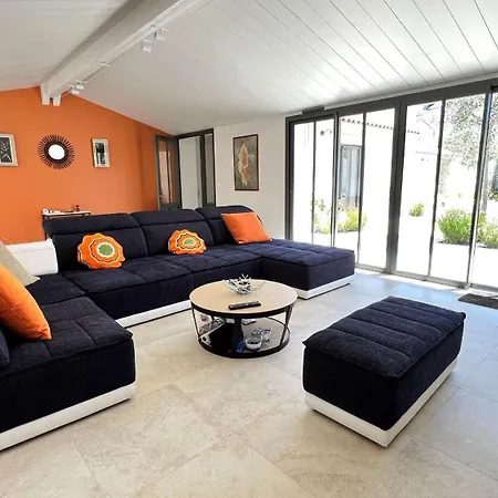 Magnifique Avec Piscine Chauffee Au Centre Du Village