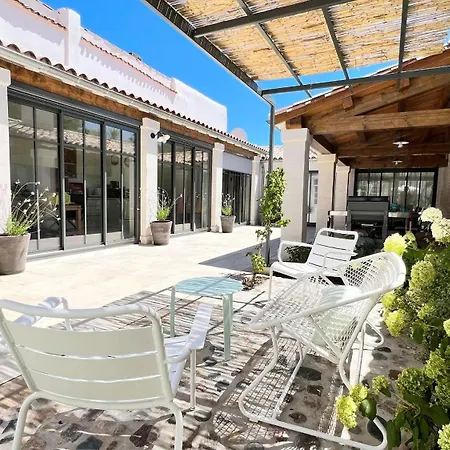 Magnifique Avec Piscine Chauffee Au Centre Du Village Villa