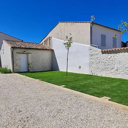 Magnifique Avec Piscine Chauffee Au Centre Du Village *