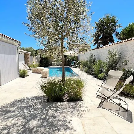 Magnifique Avec Piscine Chauffee Au Centre Du Village Villa *