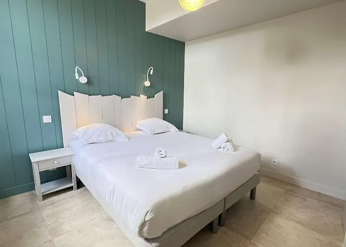 Magnifique Avec Piscine Chauffee Au Centre Du Village