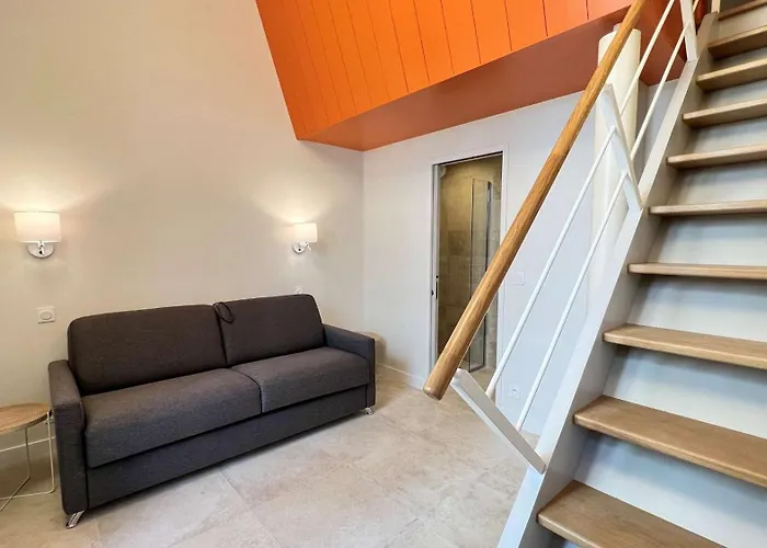 Magnifique Avec Piscine Chauffee Au Centre Du Village