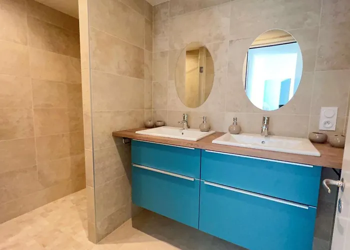 Magnifique Avec Piscine Chauffee Au Centre Du Village *