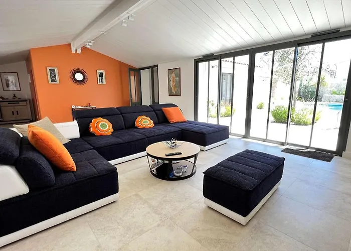 Magnifique Avec Piscine Chauffee Au Centre Du Village