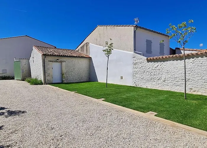 Magnifique Avec Piscine Chauffee Au Centre Du Village *