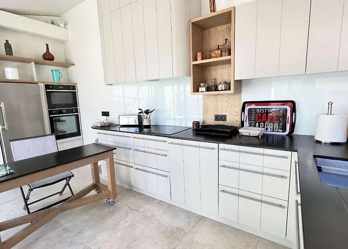 Magnifique Avec Piscine Chauffee Au Centre Du Village Saint-Martin-de-Ré