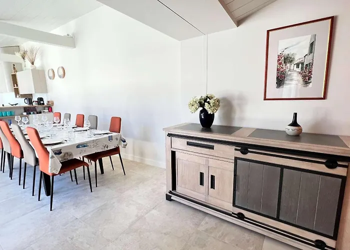 Magnifique Avec Piscine Chauffee Au Centre Du Village Vila *